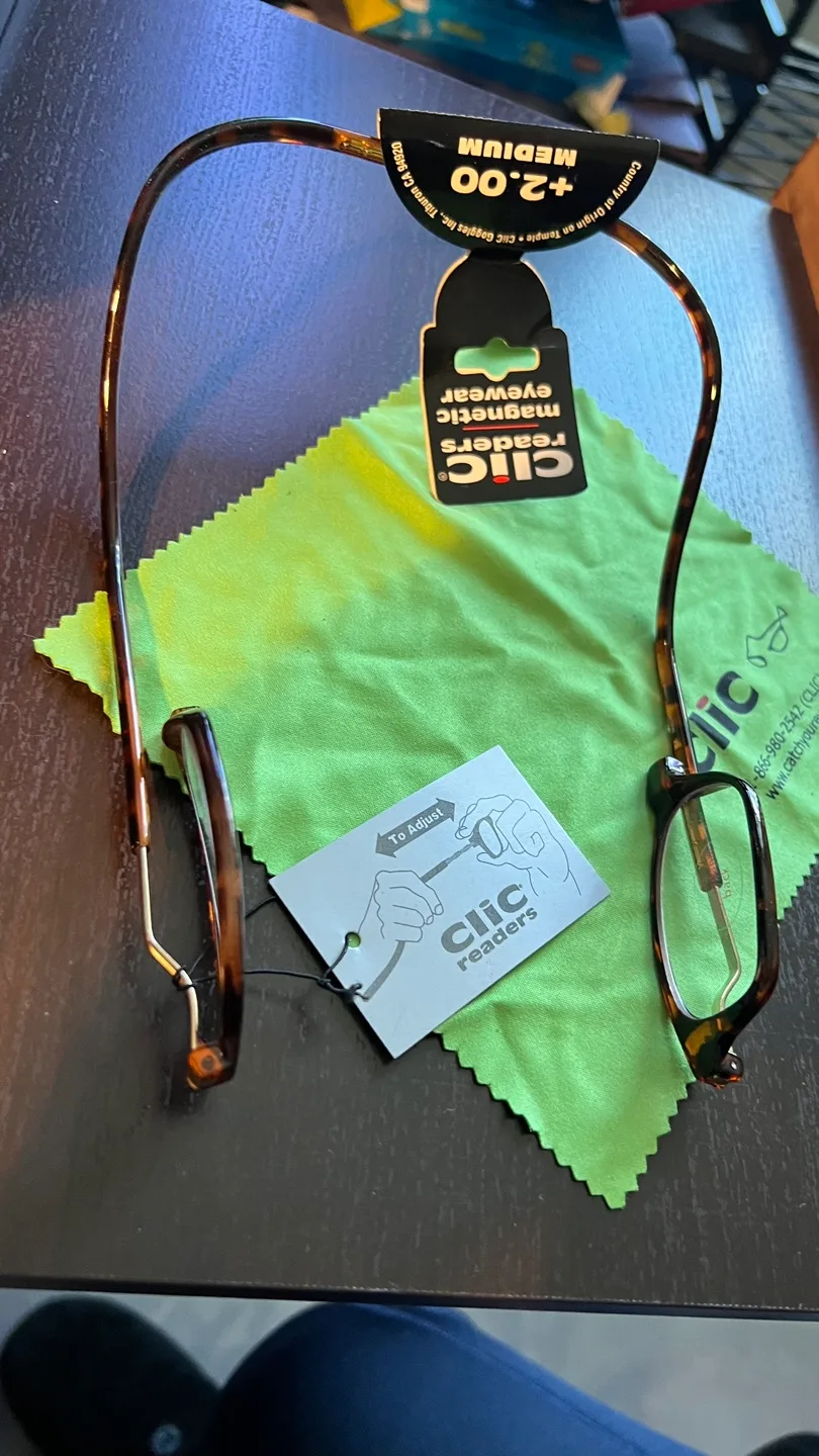 Clic Readers Magnetic Eyeglasses +2.25 Medium image indicator(4)