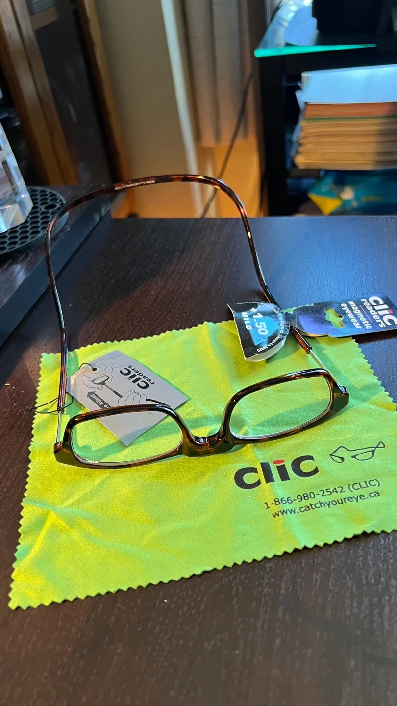 Clic Readers Magnetic Eyeglasses +2.25 Medium image indicator(9)