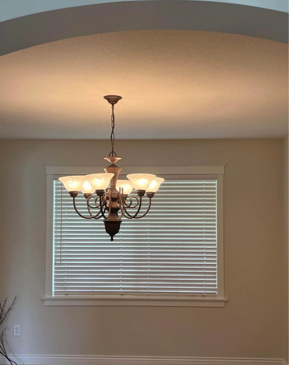 6-Light Chandelier image indicator(4)