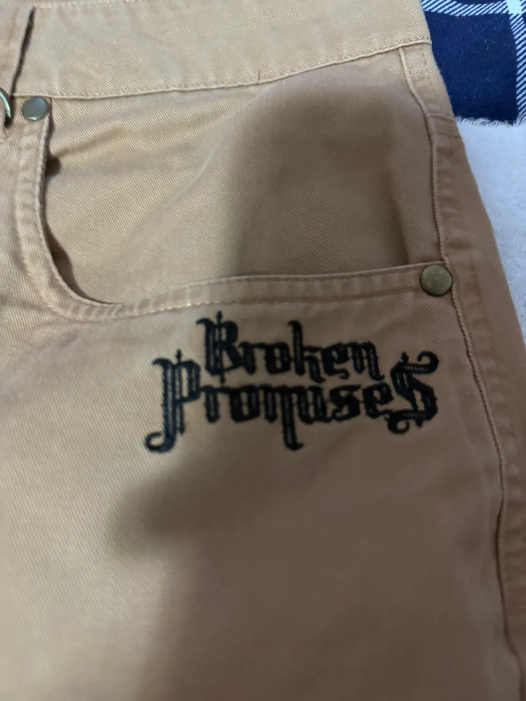 Broken Promises jeans image indicator(2)