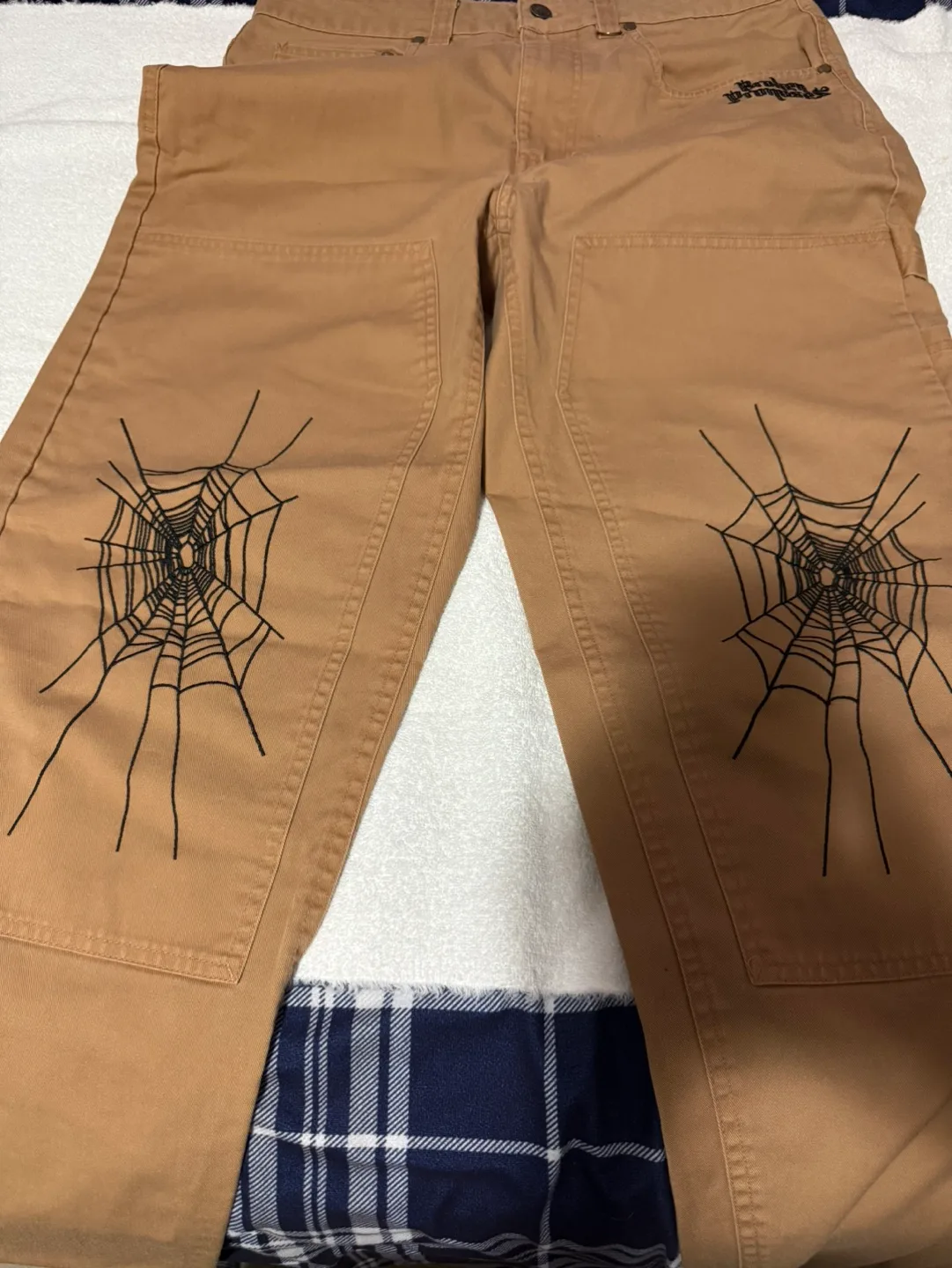 Broken Promises jeans image indicator(5)