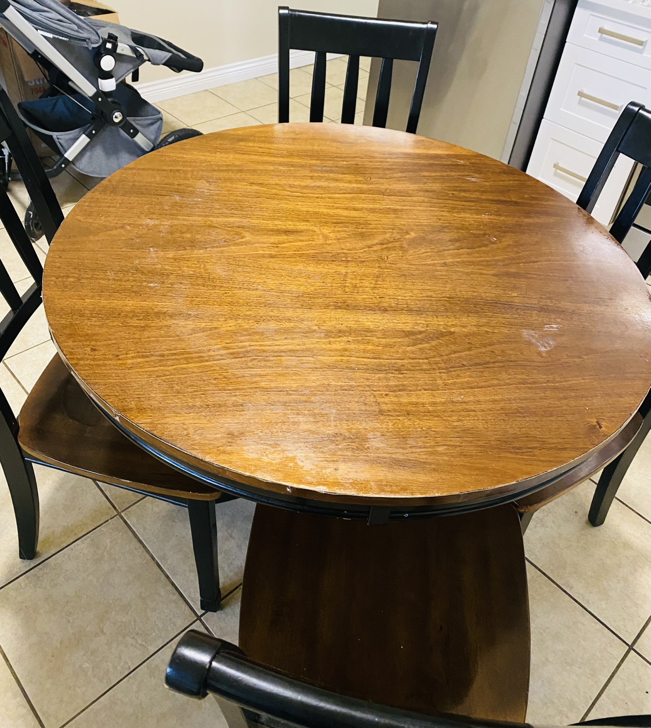 Round Dining Table with Four Chairs - photo 4