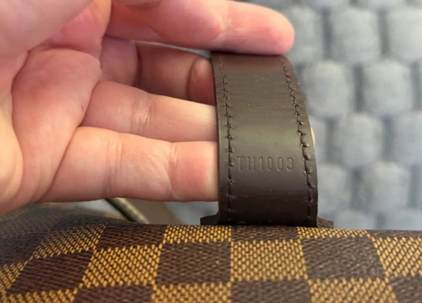 Louis Vuitton broadway 2 way messenger bag image indicator(4)