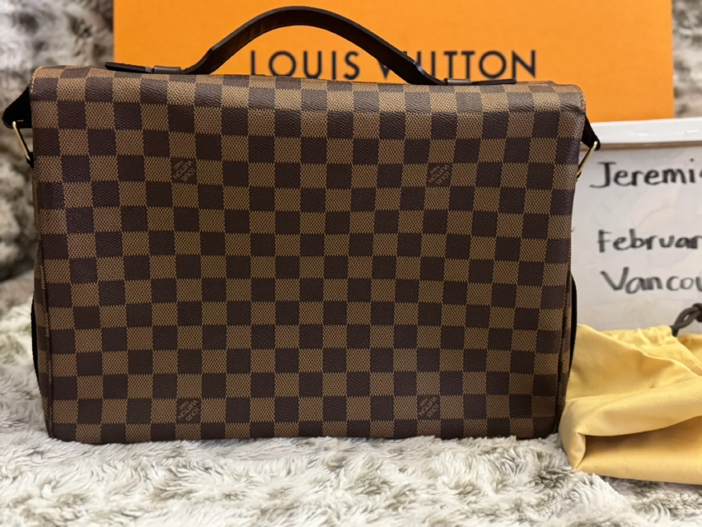 Louis Vuitton broadway 2 way messenger bag image indicator(10)