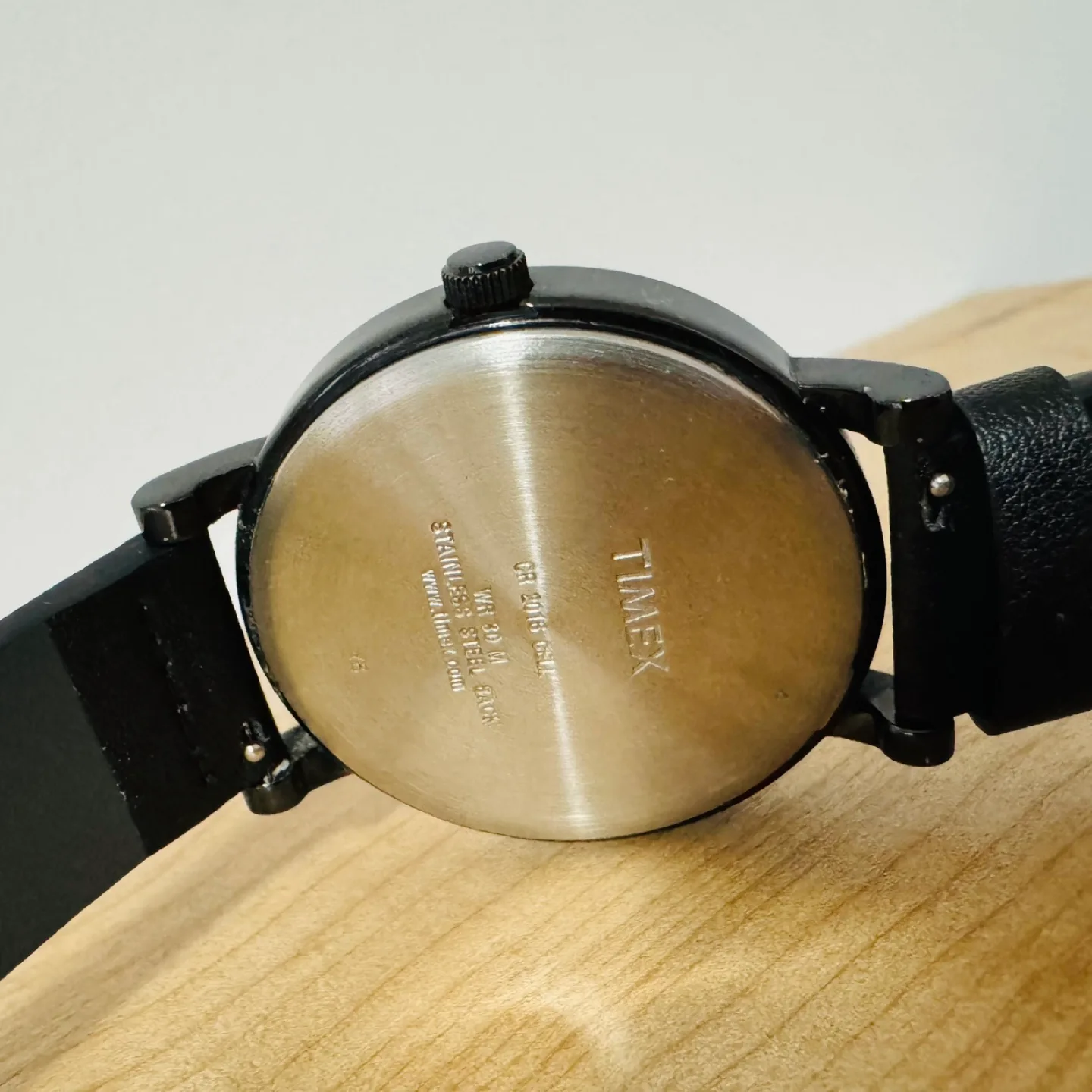 Timex Unisex Black Watch with Red Accent image indicator(5)