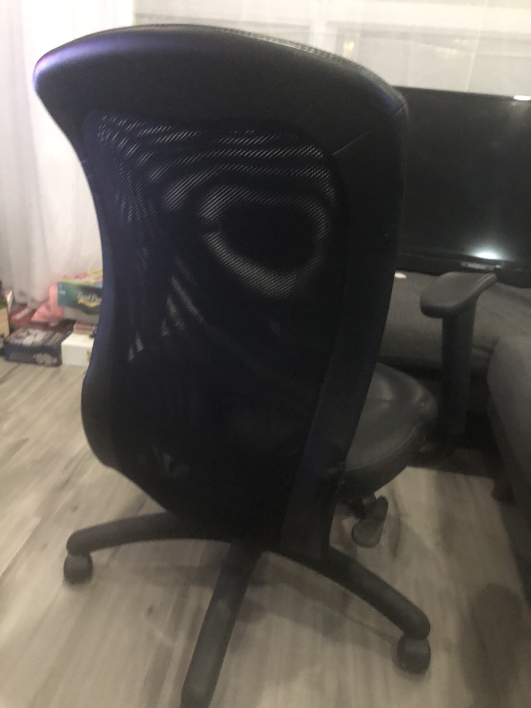 Black Mesh Office Chair - photo 2