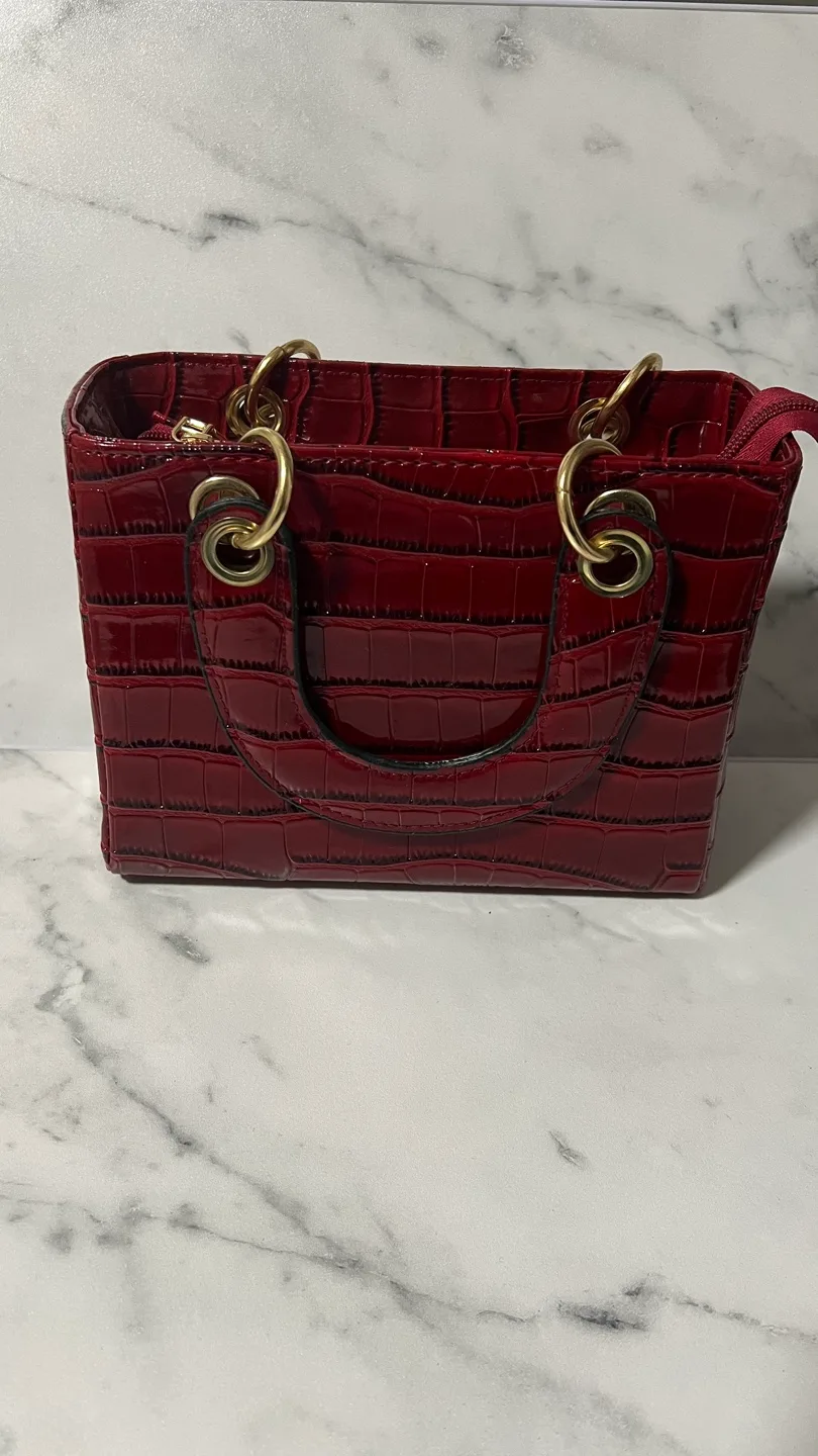 Red Crocodile-Patterned Handbag thumbnail