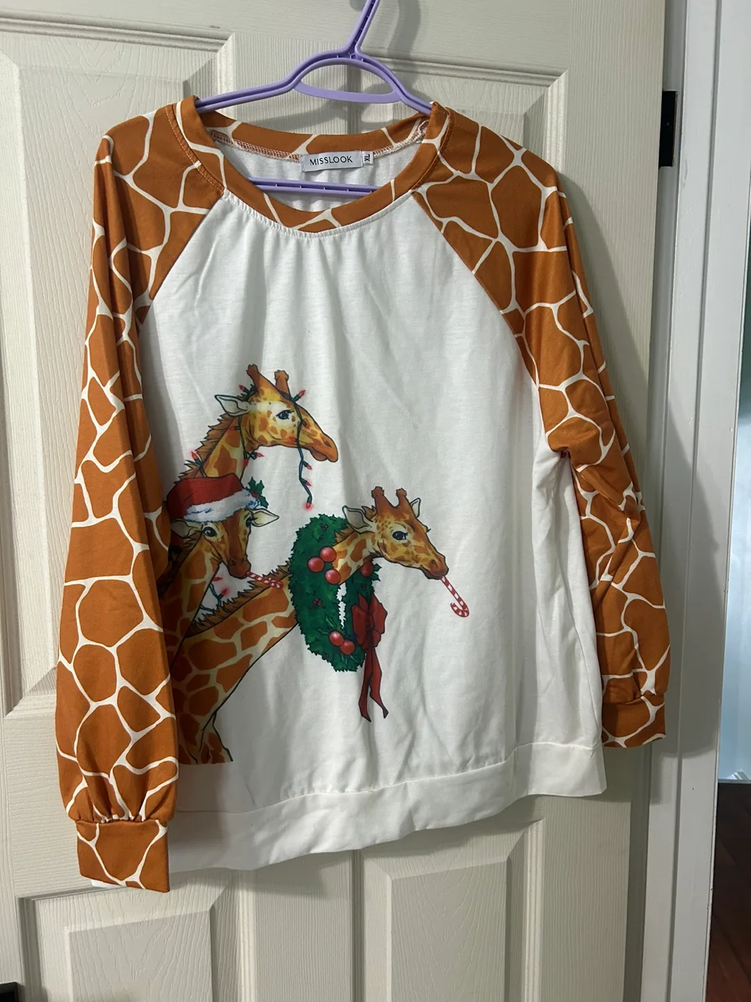 🏈Christmas Giraffe Sweatshirt - Size XL thumbnail
