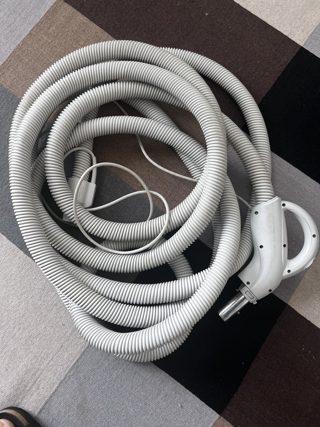 Used Vacuum Cleaner Hose with Power Head - photo 2