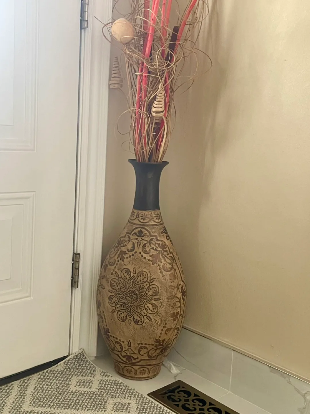 Large Decorative Floor Vase with Dried Floral Arrangement image indicator(5)