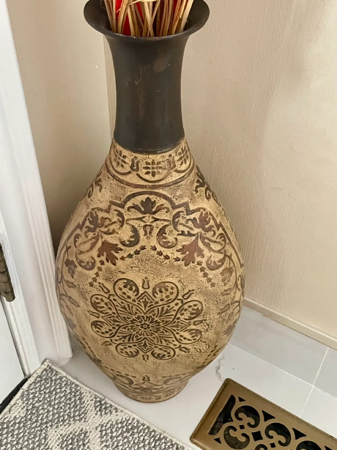 Large Decorative Floor Vase with Dried Floral Arrangement image indicator(3)