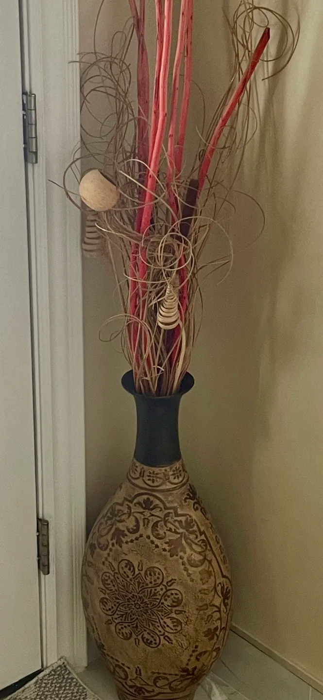 Large Decorative Floor Vase with Dried Floral Arrangement image indicator(7)