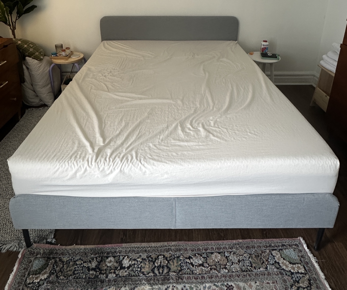 Upholstered Queen Bedframe — Slattum Ikea - photo 2