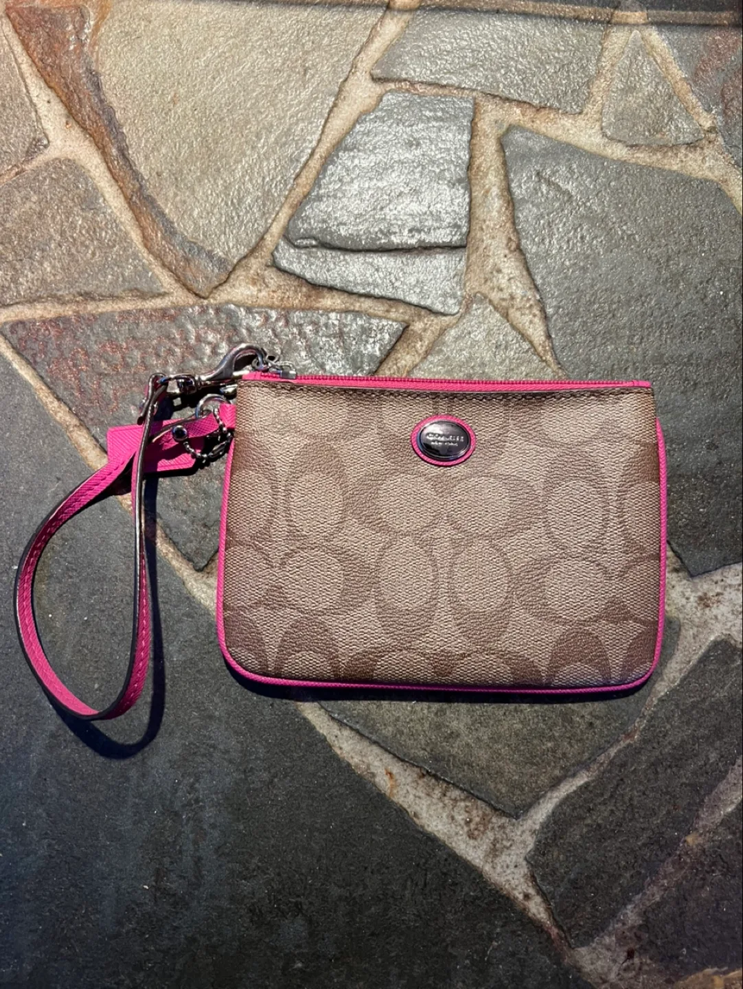 Coach Wristlet (BNWOB) image indicator(3)