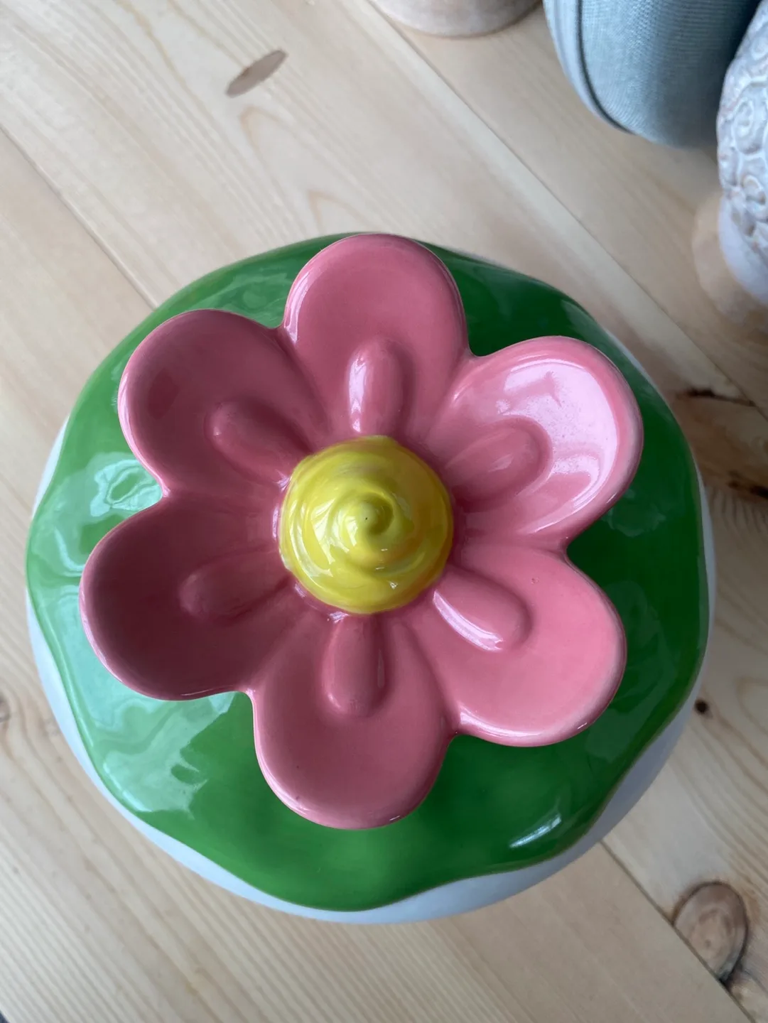 Adorable Cupcake Cookie Jar thumbnail