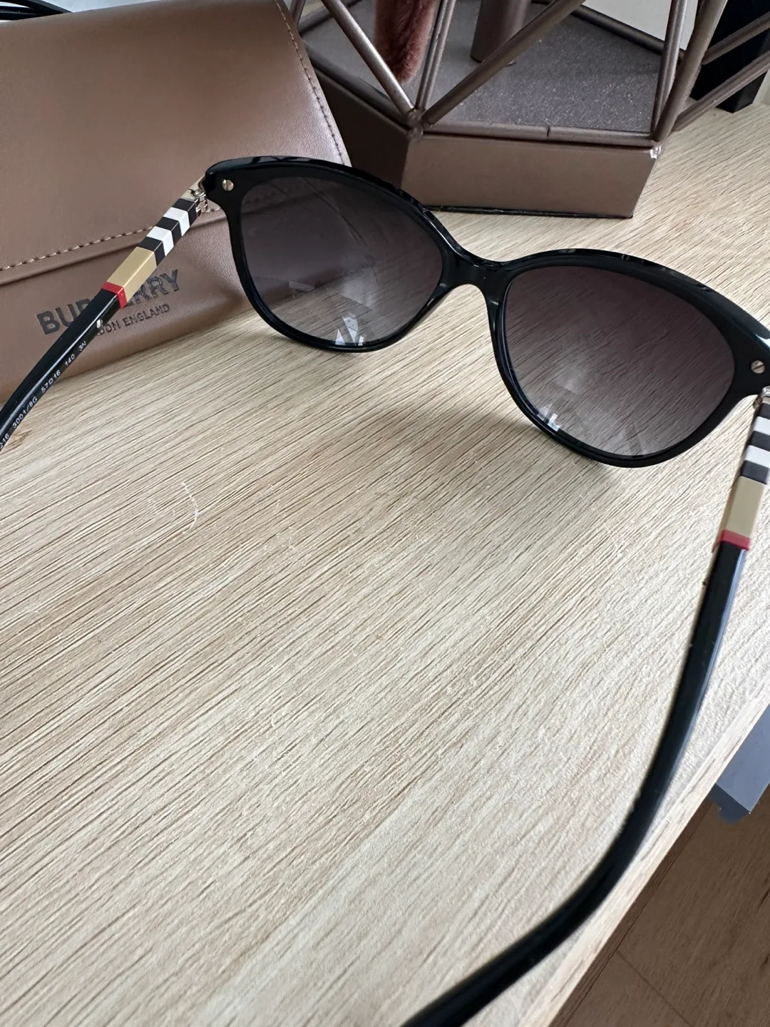 Burberry Sunglasses with Case image indicator(4)