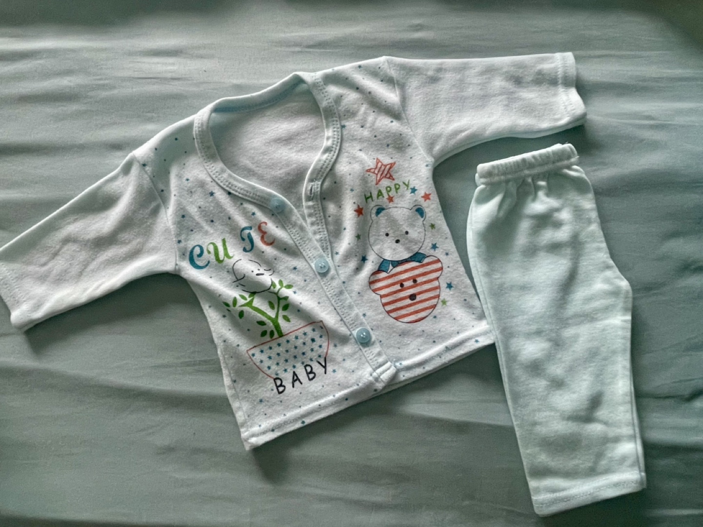 Baby Clothes Bundle - 6 Newborn Outfits - photo 3