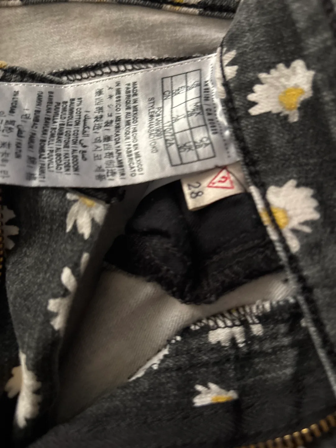 Guess Jeans 1981 Power Jeans - Daisy Print - Size 28 image indicator(3)