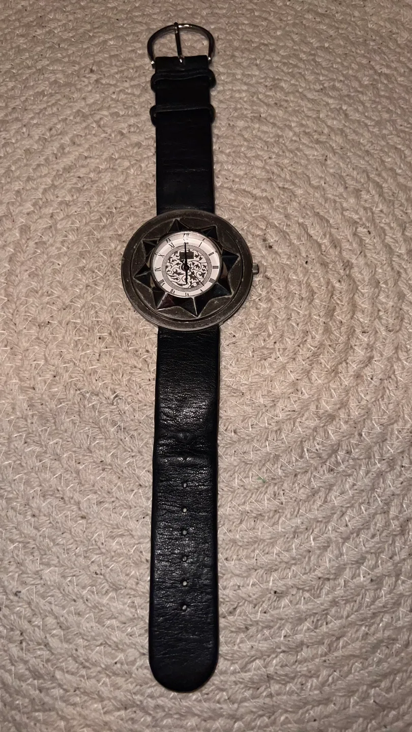 Unique Ronica Starburst Watch with Leather Band image indicator(2)