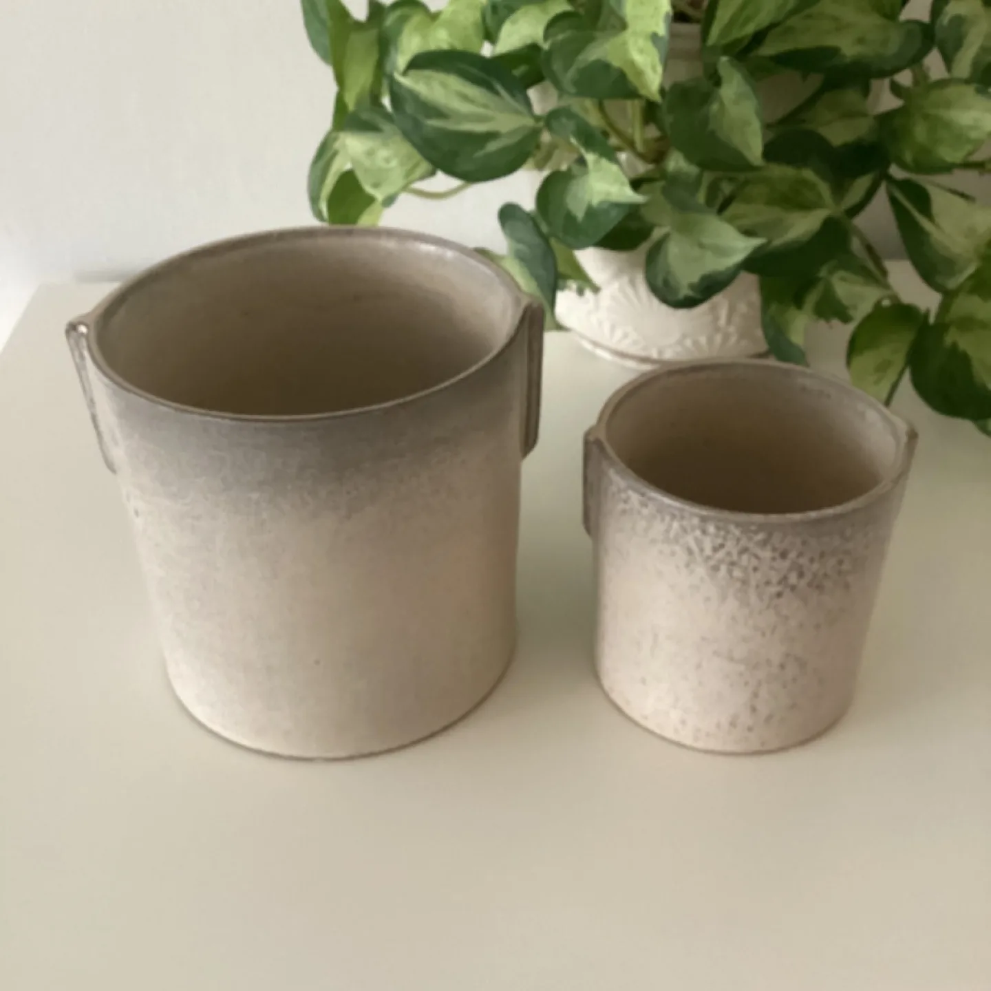 Set of 2 Ceramic Planters 🏈 image indicator(4)