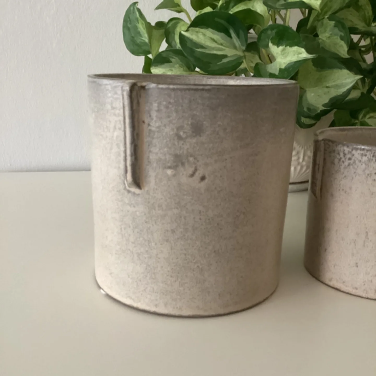 Set of 2 Ceramic Planters 🏈 image indicator(3)