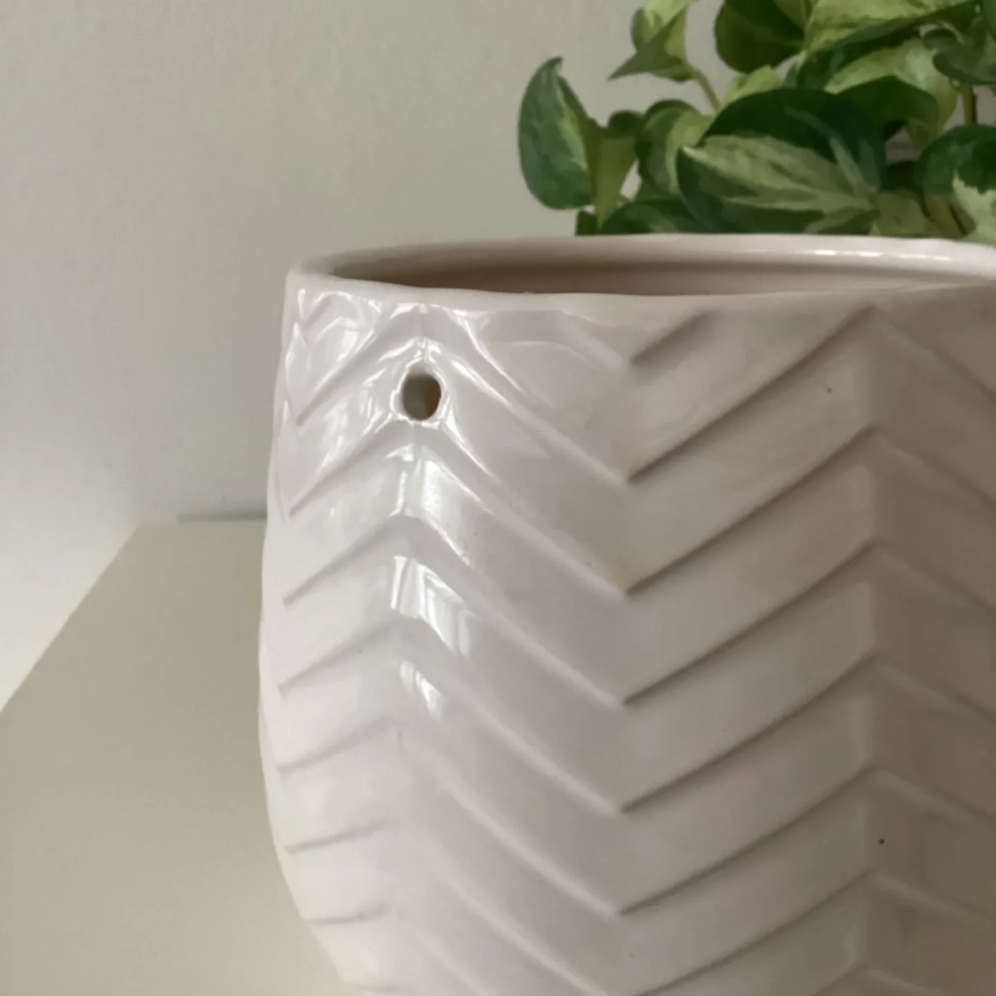 White Ceramic Planter with Chevron Pattern 🏈 image indicator(2)