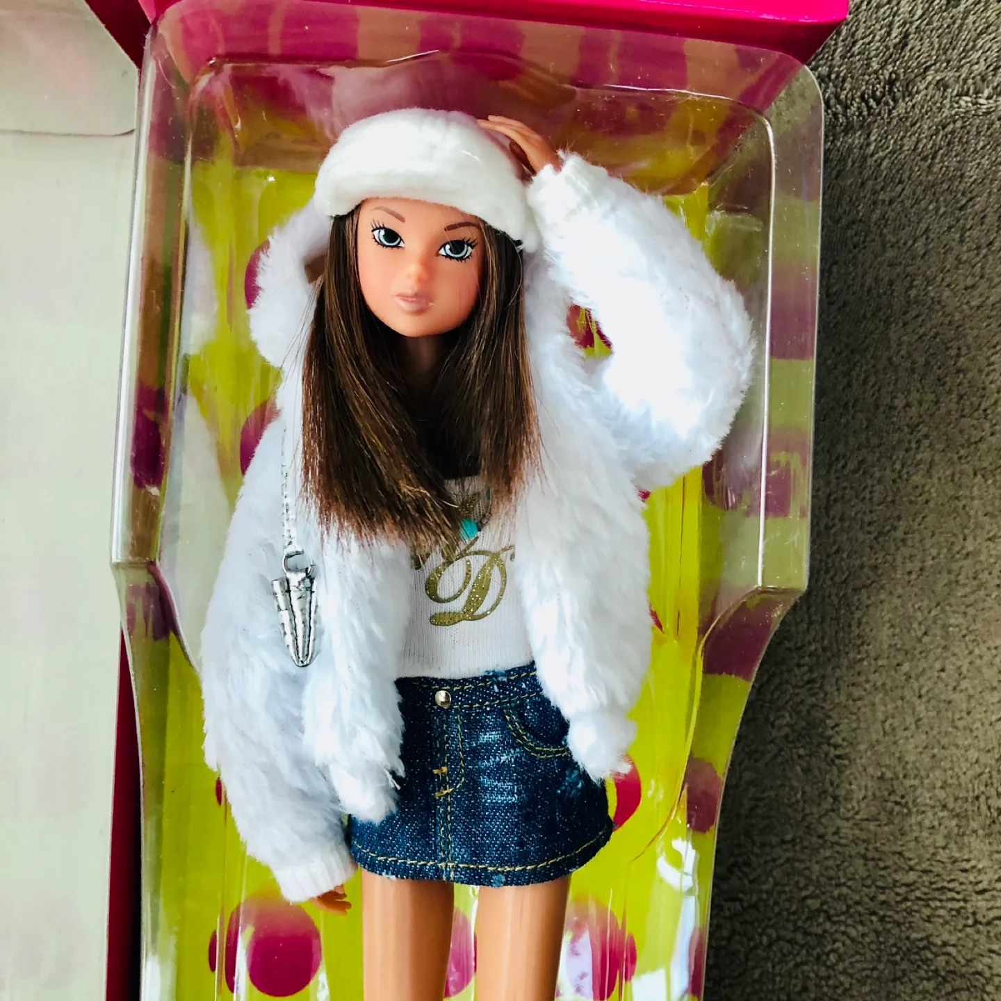 🏈 Pre-loved Momoko fashionable doll in box image indicator(5)