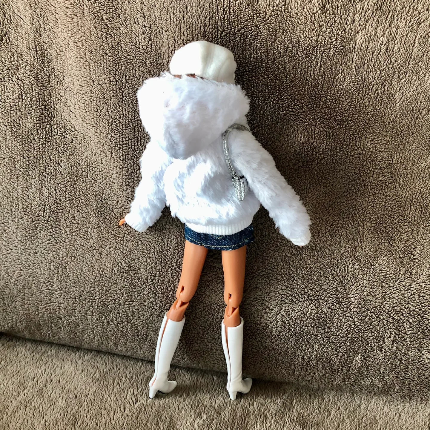 🏈 Pre-loved Momoko fashionable doll in box image indicator(3)