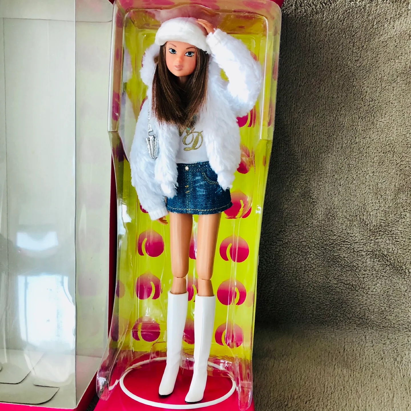 🏈 Pre-loved Momoko fashionable doll in box image indicator(6)