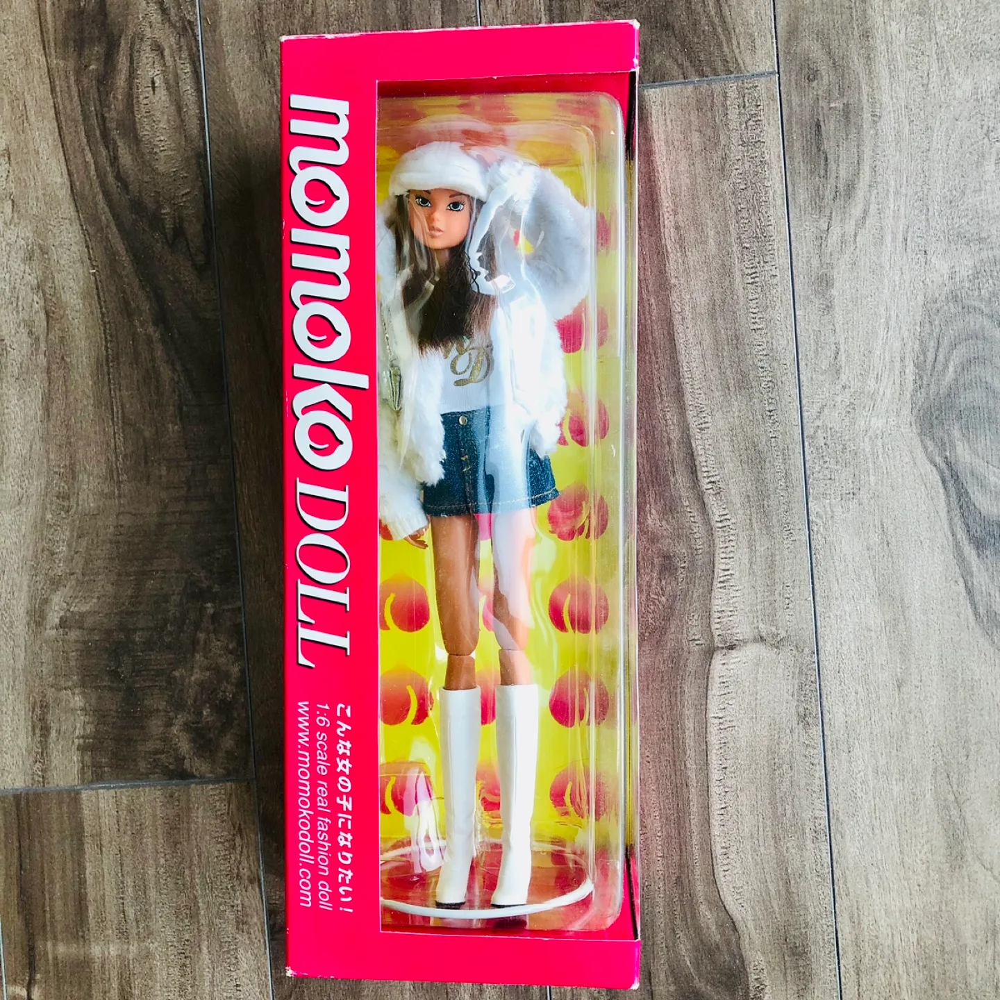 🏈 Pre-loved Momoko fashionable doll in box image indicator(10)