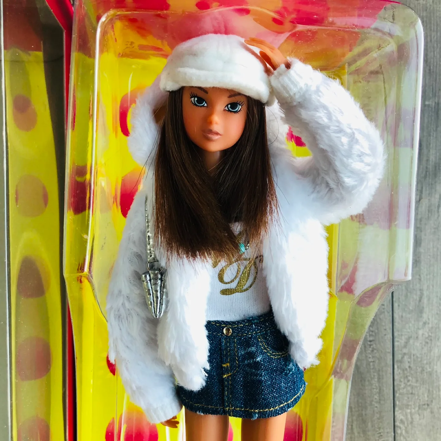 🏈 Pre-loved Momoko fashionable doll in box image indicator(9)