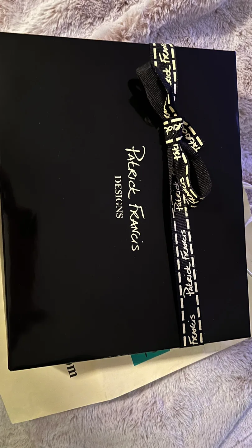 Patrick Francis Donegal Wool Scarf image indicator(3)