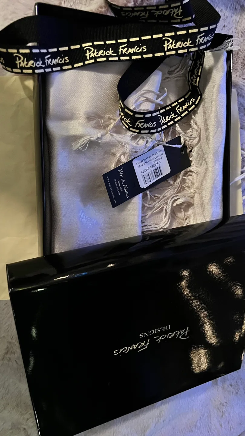 Patrick Francis Donegal Wool Scarf image indicator(5)