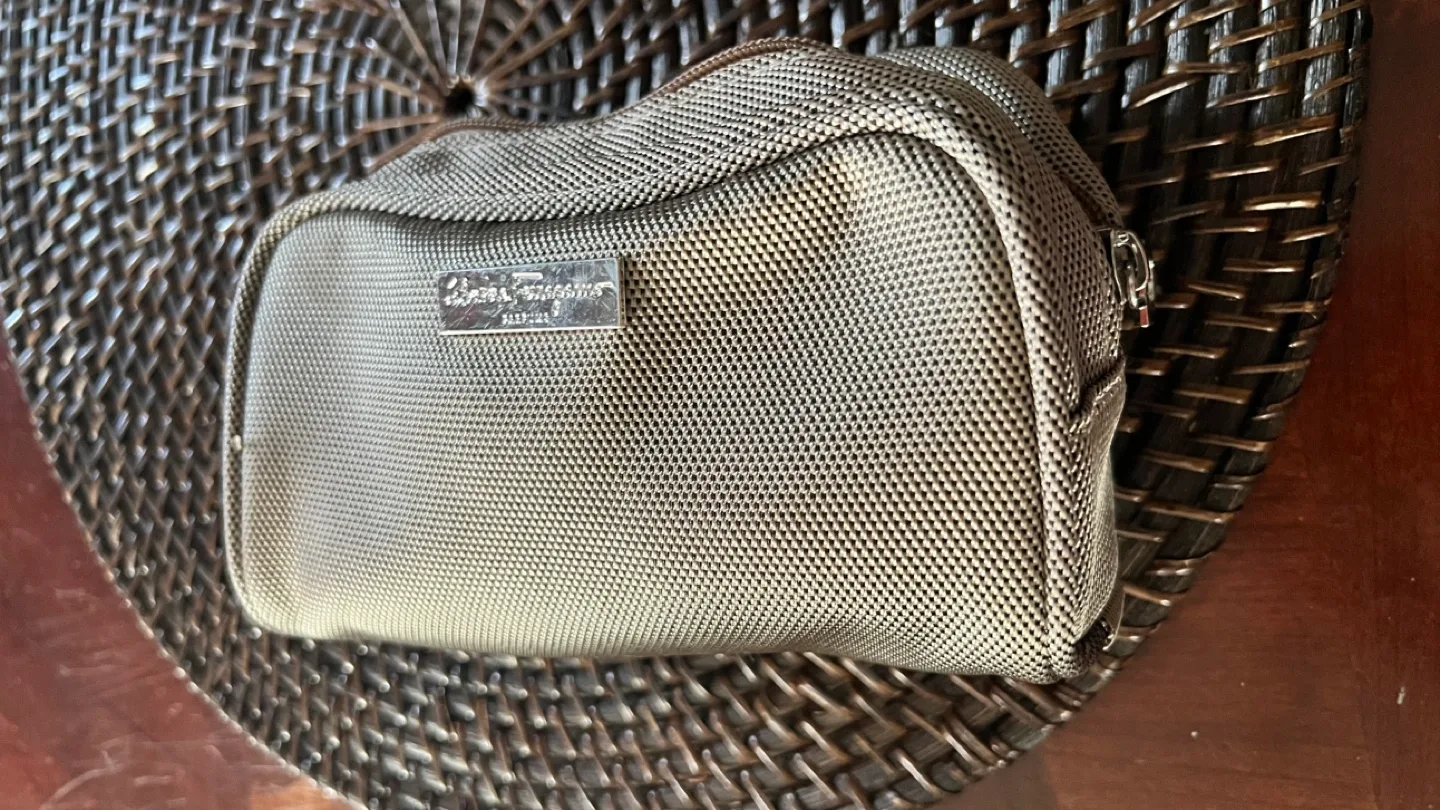 Lovely Handbags and Cosmetic Bags image indicator(2)