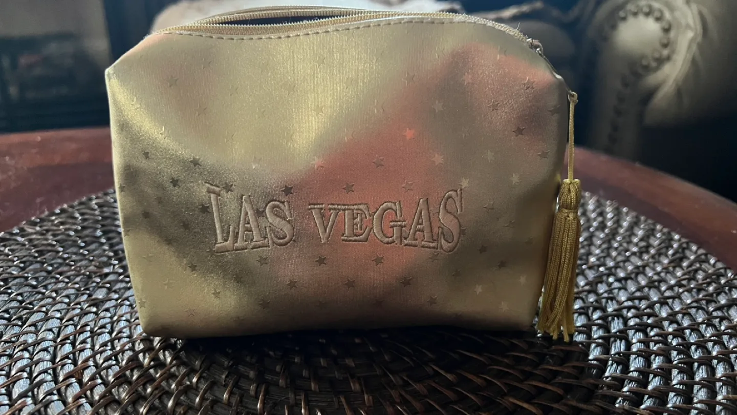 Lovely Handbags and Cosmetic Bags image indicator(9)