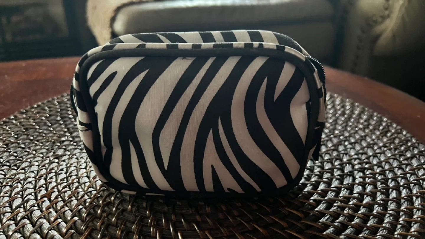 Lovely Handbags and Cosmetic Bags image indicator(10)