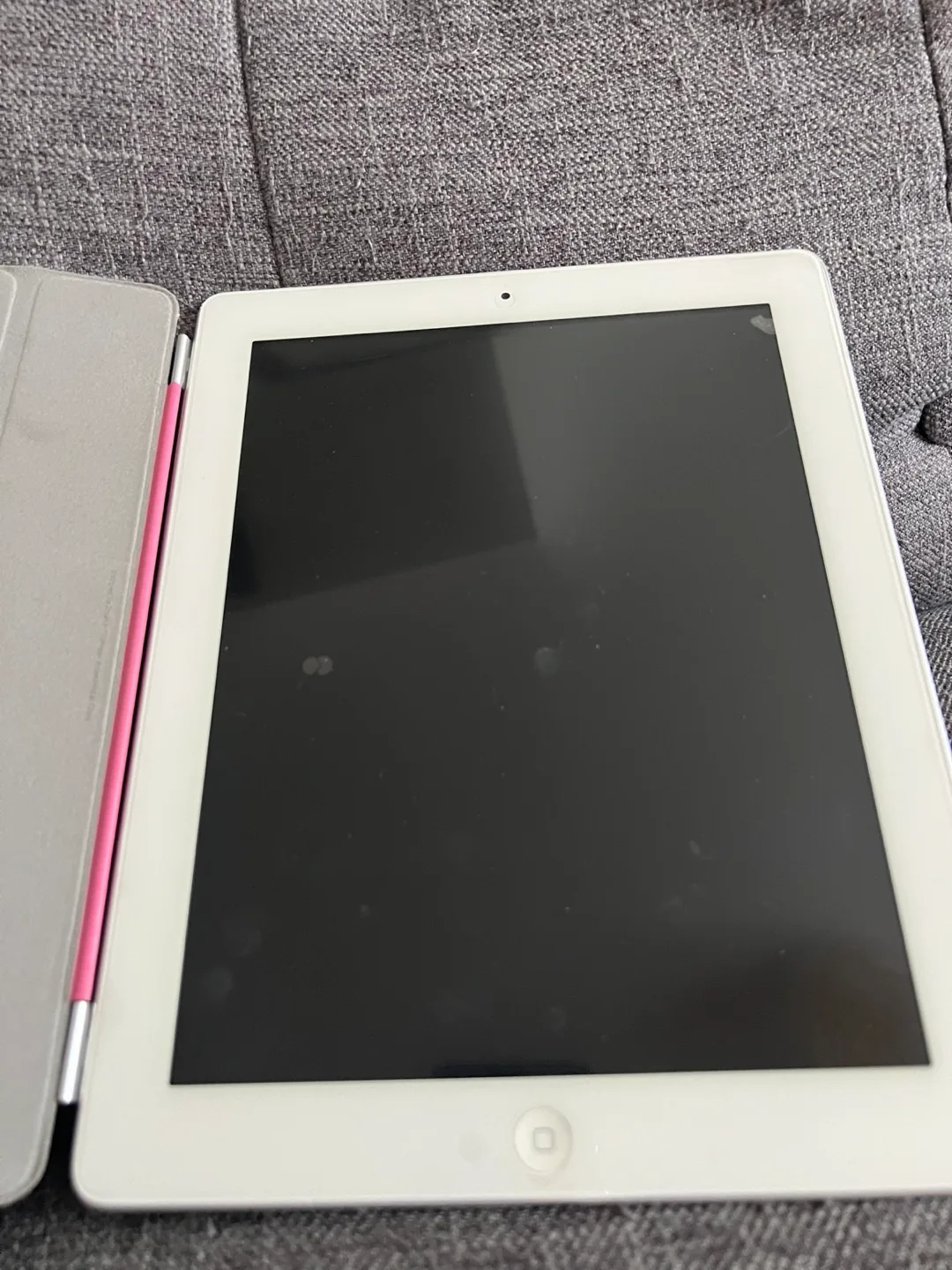 iPad 2nd Generation - 32GB White - Pre-owned image indicator(2)