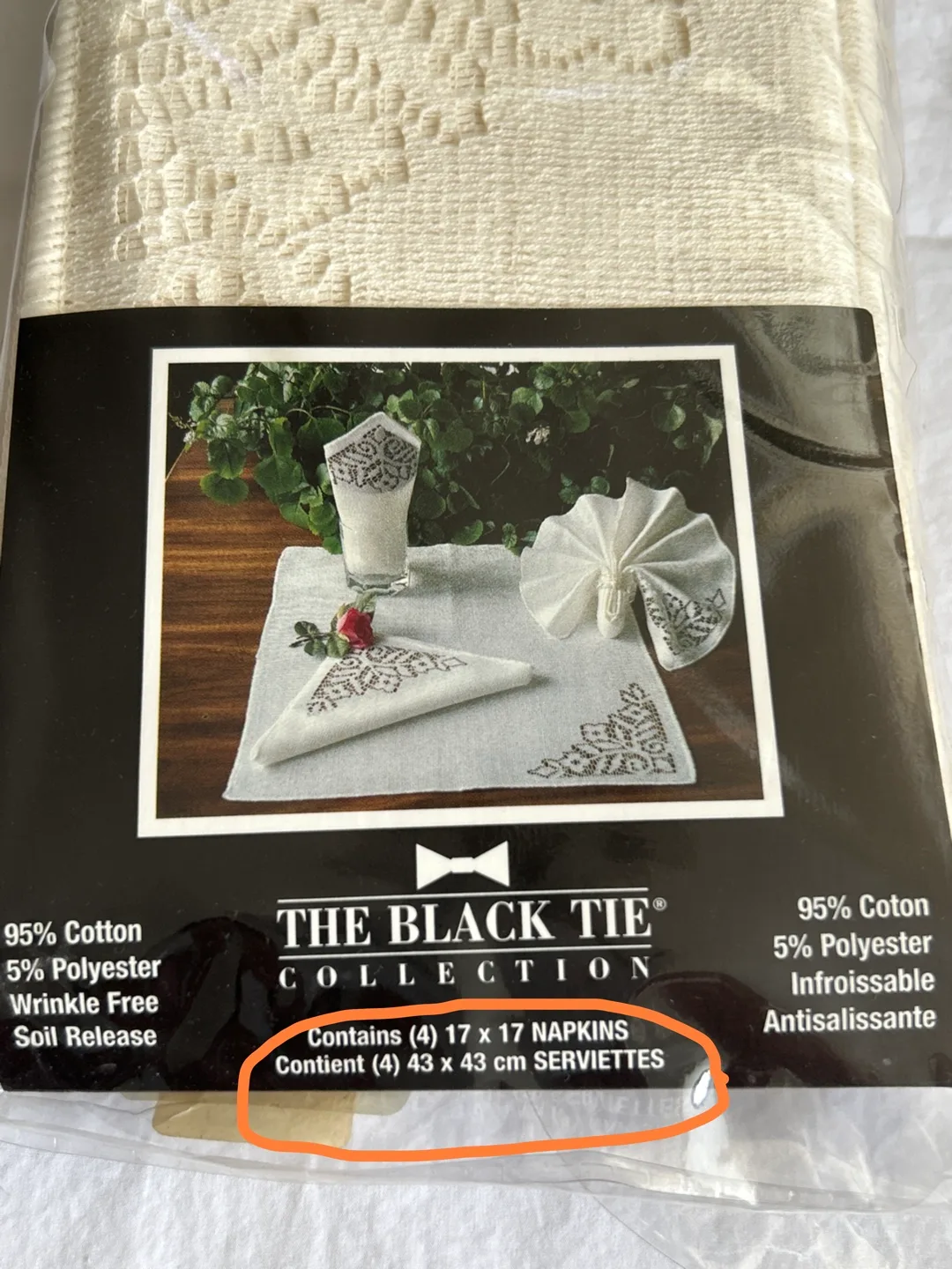 Ivory Coloured Table Napkins (Set of 4) image indicator(2)