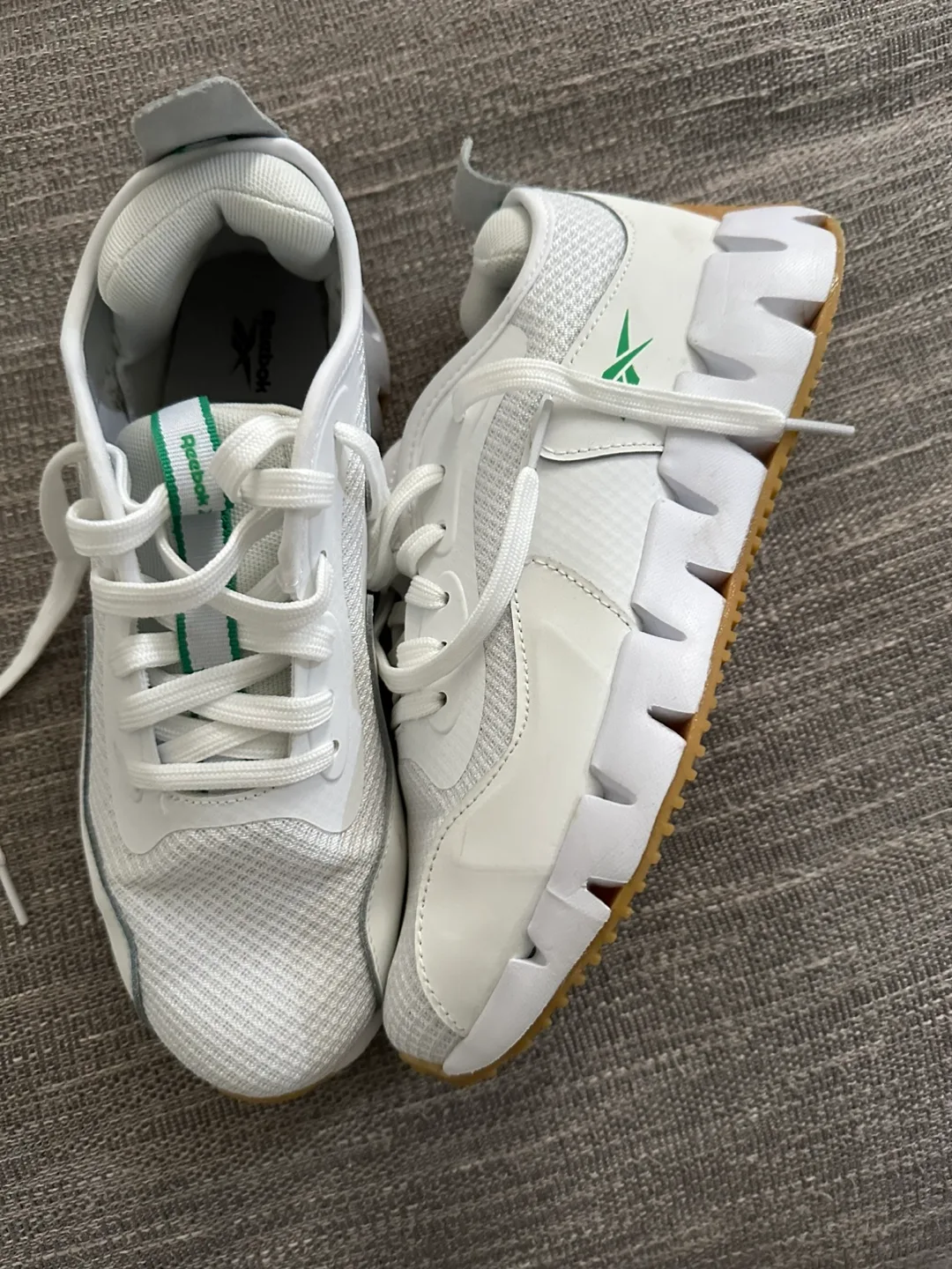 Reebok White Green Sneakers Women's Size 8 image indicator(2)