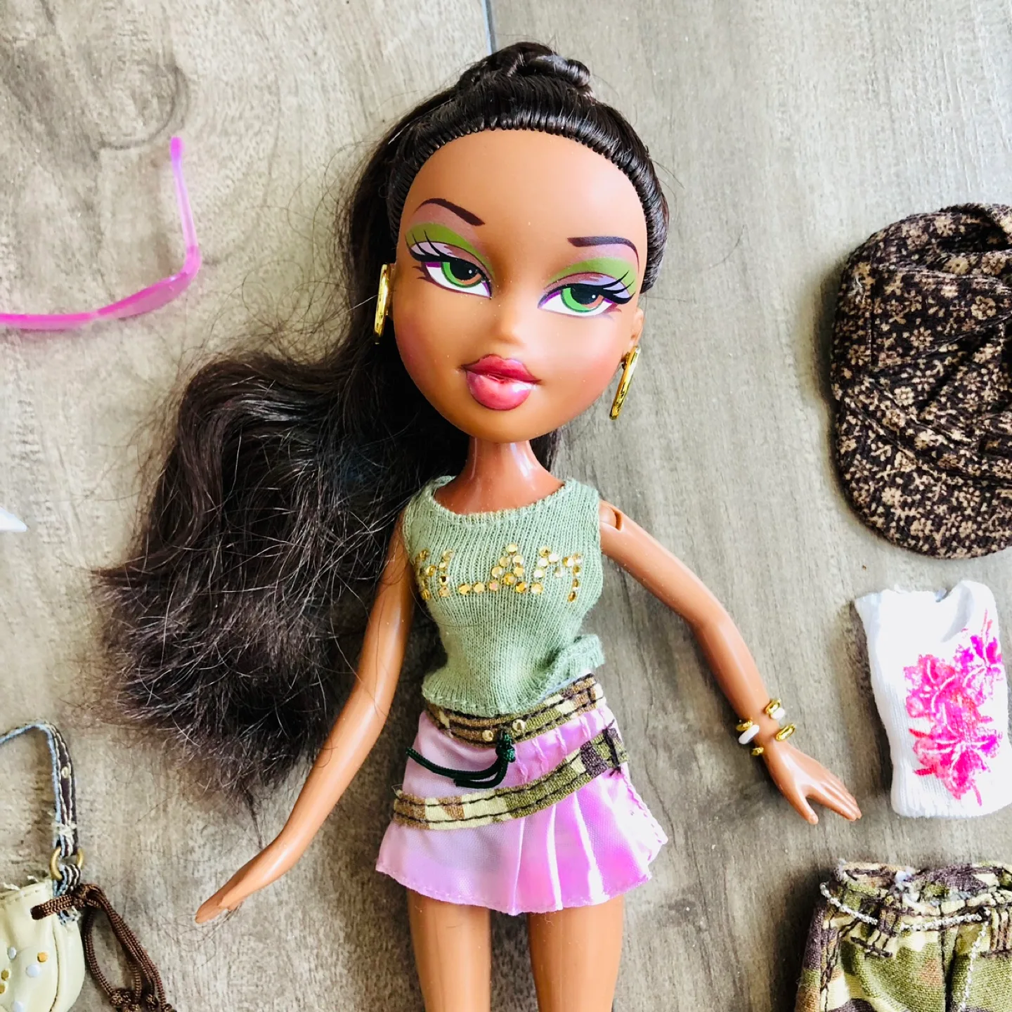 🏈 Vintage Bratz Sasha doll with accessories image indicator(2)