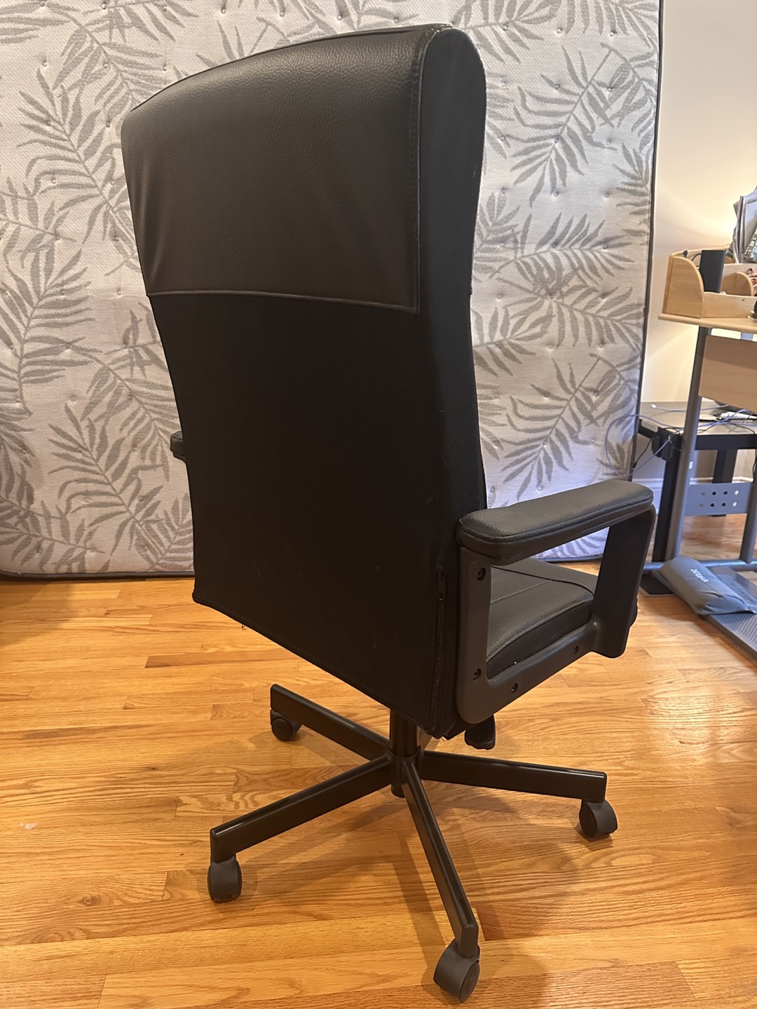 Black Swivel Office Chair - photo 2