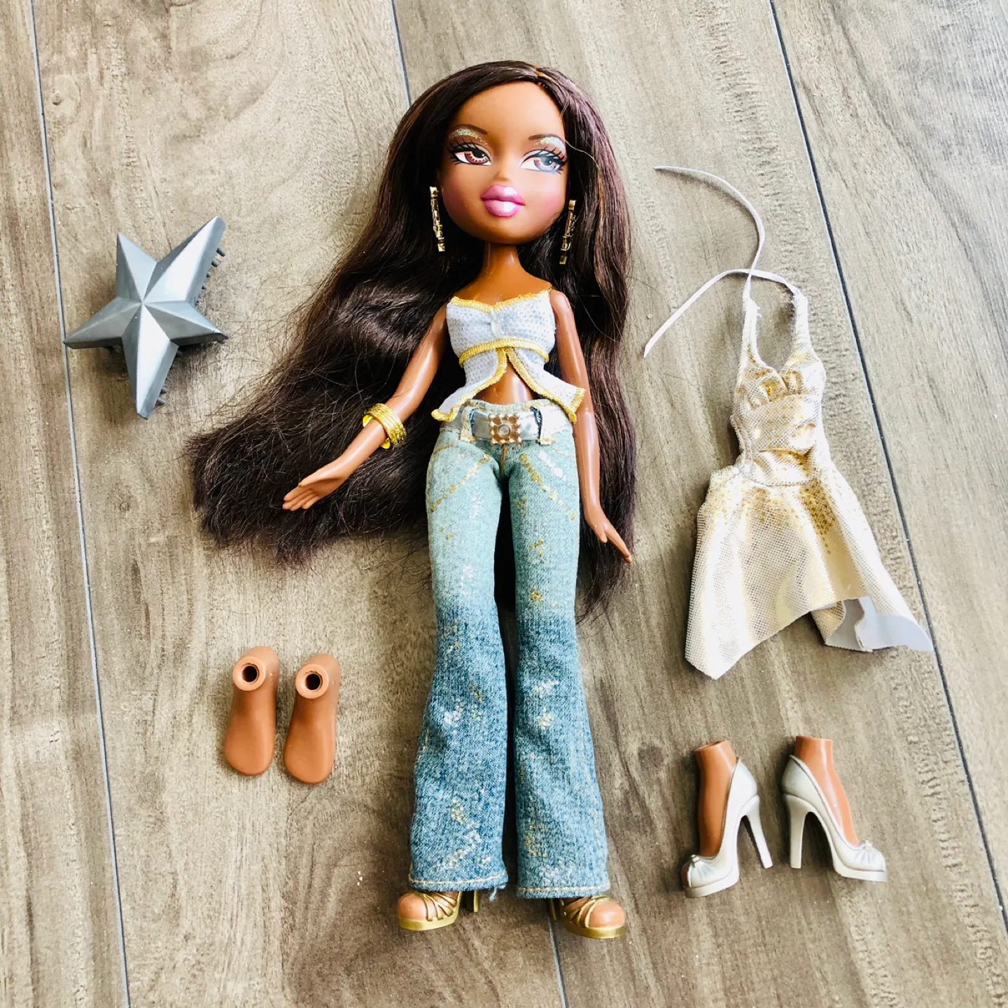 🏈 Pre-lived Bratz Sadha Fashion Doll with Accessories image indicator(2)