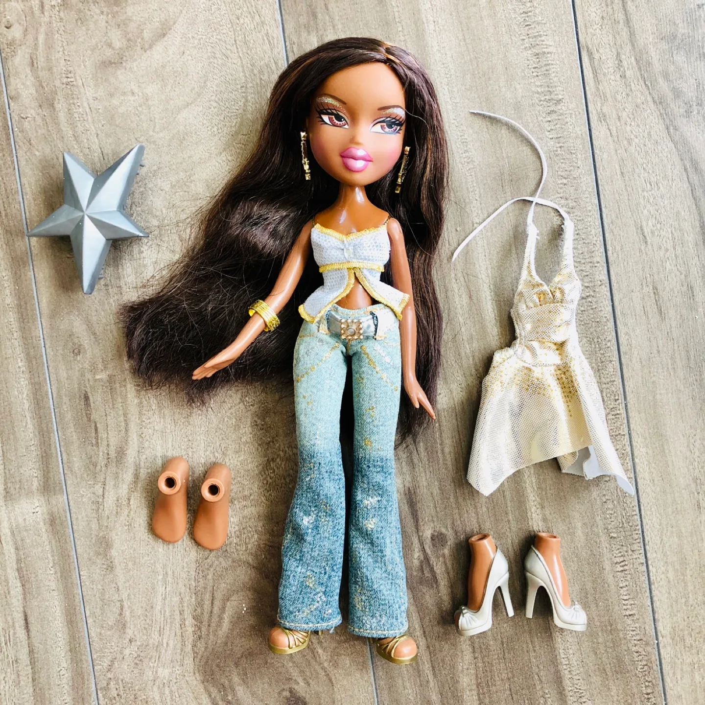 🏈 Pre-lived Bratz Sadha Fashion Doll with Accessories image indicator(3)