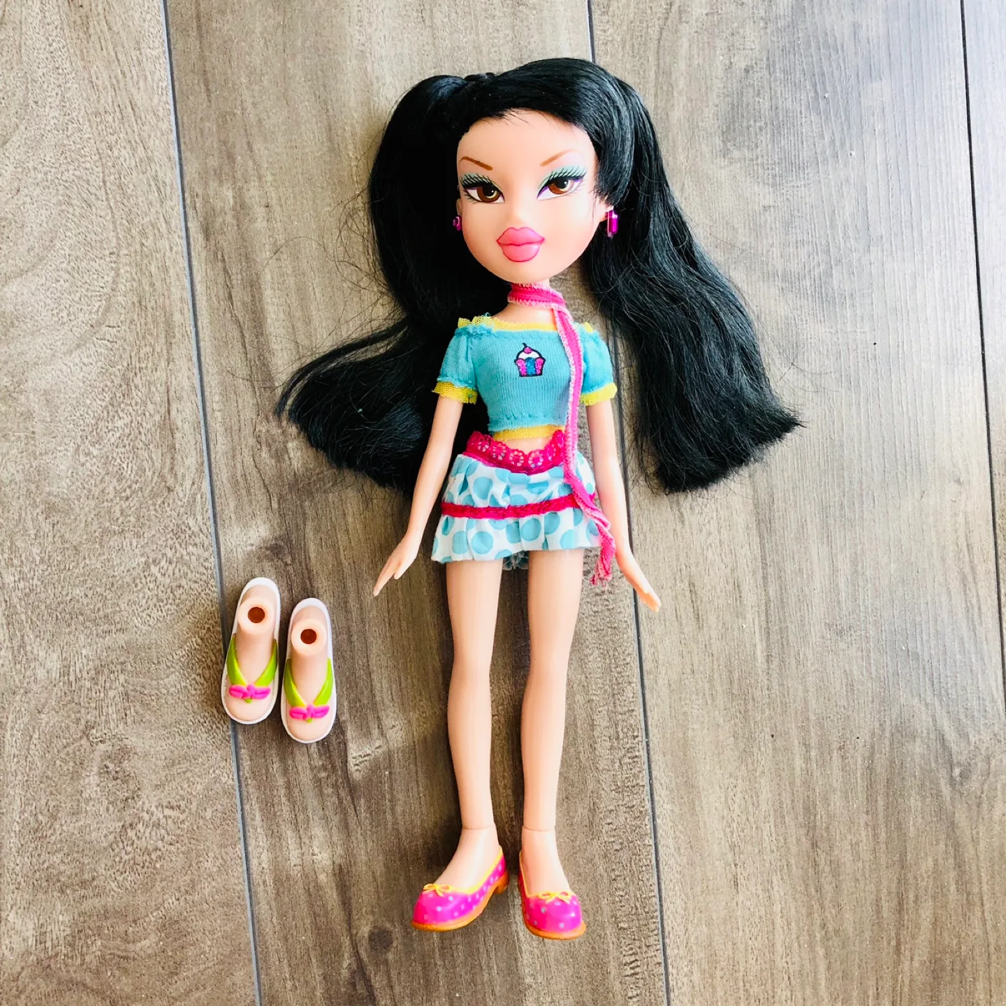 🏈 Pre-loved Bratz Jade Doll with Outfit and Shoes image indicator(2)