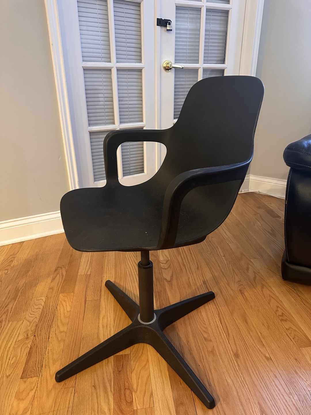 Black Chair with Arms - photo 2