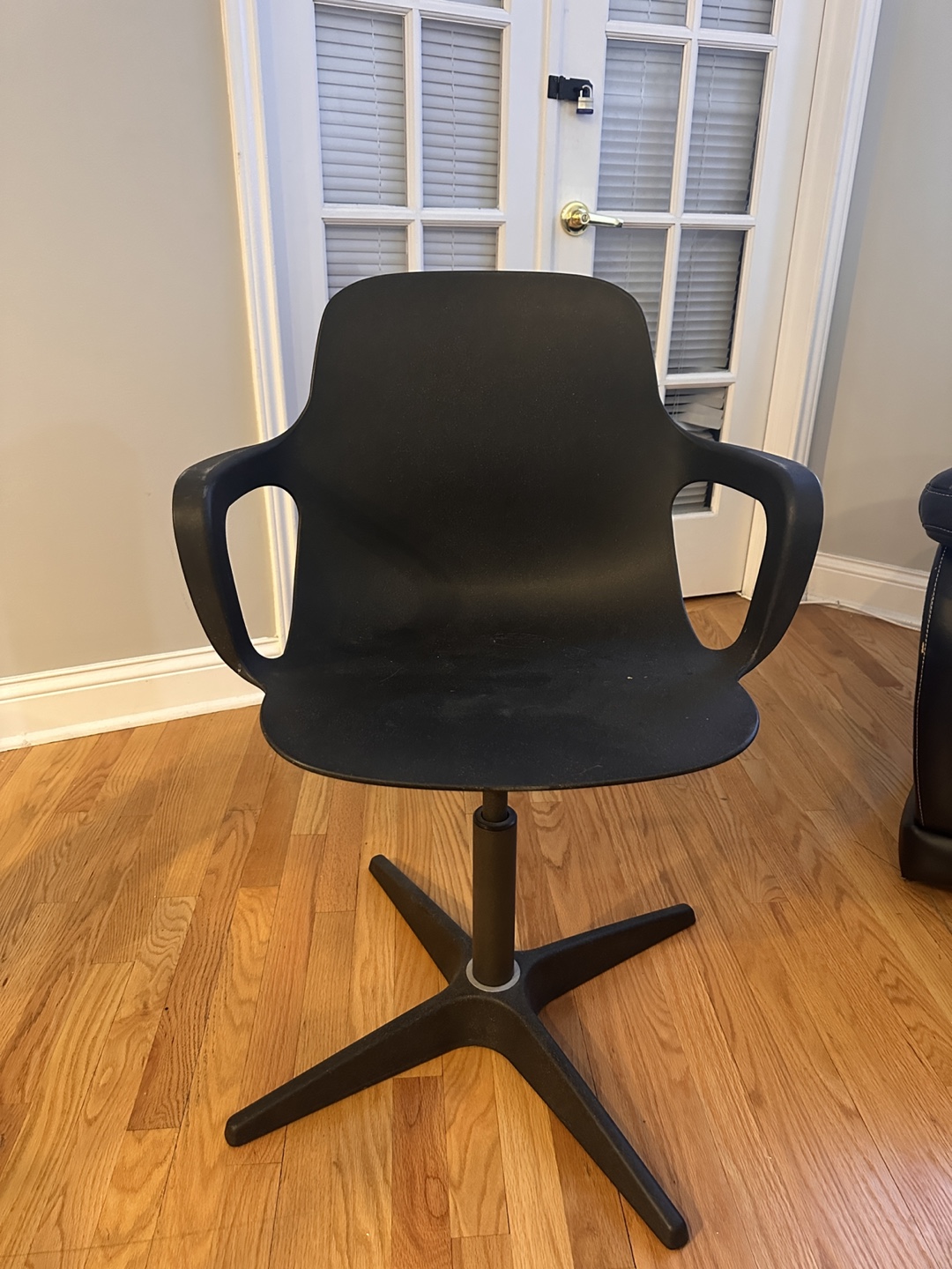 Black Chair with Arms