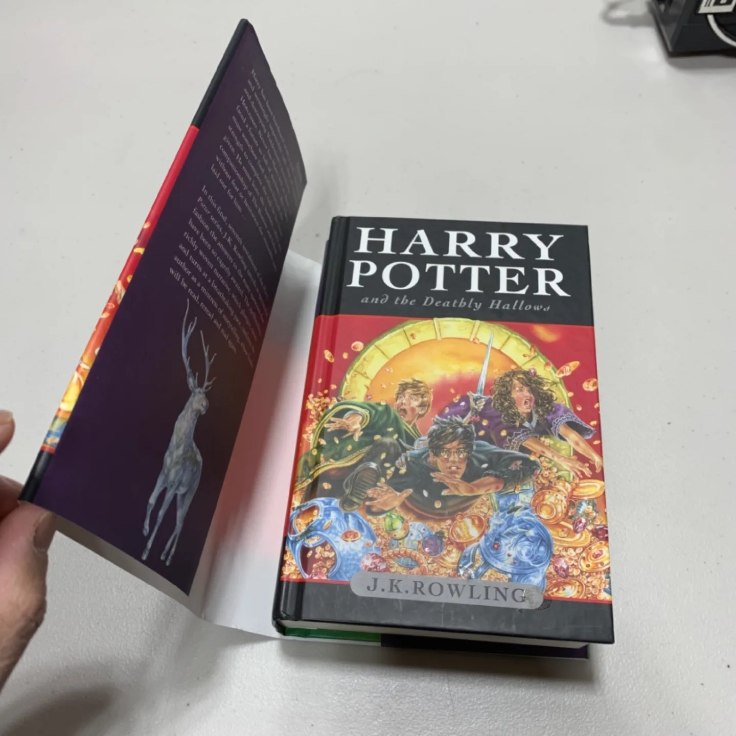 Harry Potter and the Deathly Hallows Book image indicator(6)