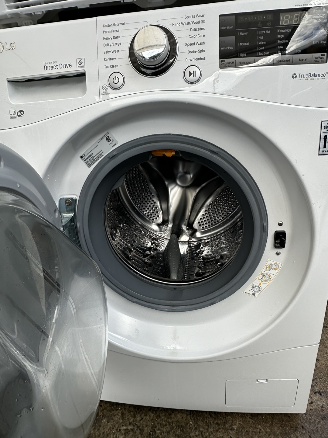 LG Stackable Washer and Dryer Set - photo 2