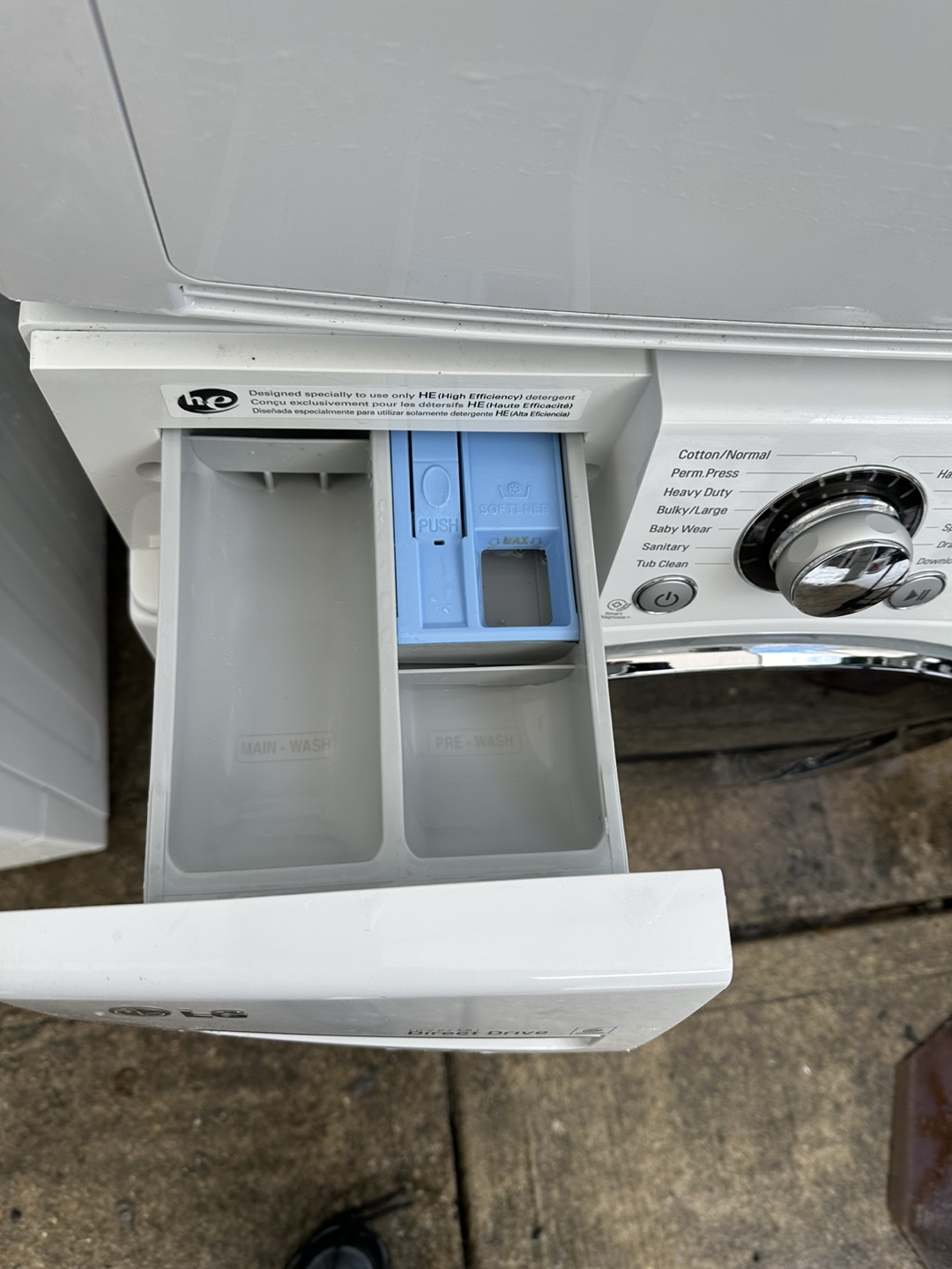 LG Stackable Washer and Dryer Set - photo 4