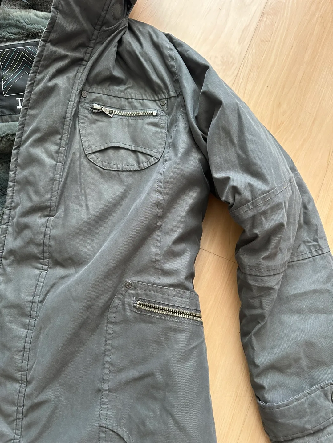 Aritzia TNA Women's Dark Grey Long Winter Coat image indicator(5)